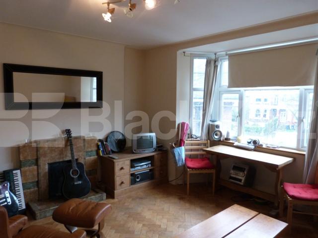 			2 Bedroom, 1 bath, 1 reception Flat			 Colney Hatch Lane, Muswell Hill